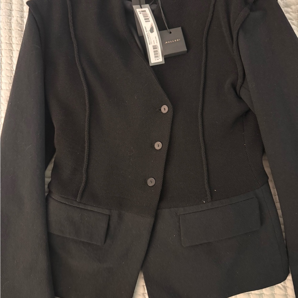 Malloni Black Tailored Blazer with Notched Lapels